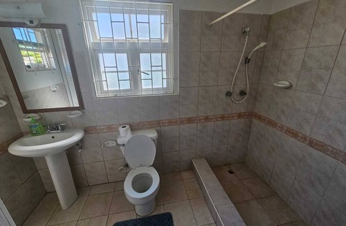 Hopefield Apartment | Spacious Upstairs 3-bedroom apartment with AC, WiFi in delightful Christ Church.