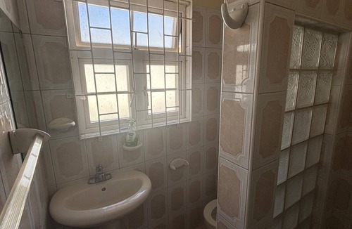 Hopefield Apartment | Spacious Upstairs 3-bedroom apartment with AC, WiFi in delightful Christ Church.