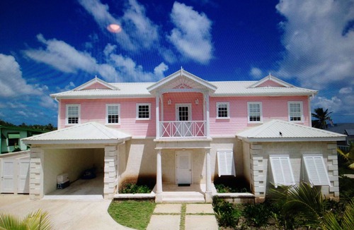 Atlantic Park Villa | Spectacular 5 Bedroom Family Beach House w/staff/pool/seabreezes/beach access