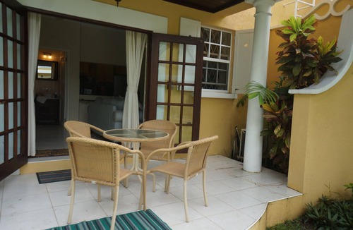 Worthing Condo | Springcourt - 1 BR condo near beaches W/POOL