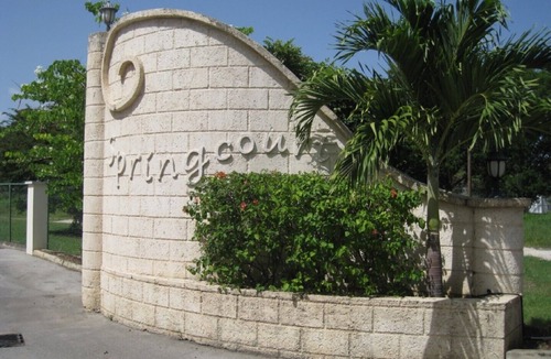 Blue Waters Apartment | Springcourt- N 5 Upscale Holiday rental with pool close to golf club