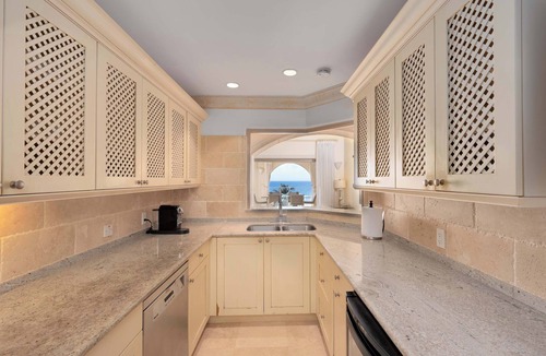 Little Battaleys Apartment | St Peter's Bay PH505