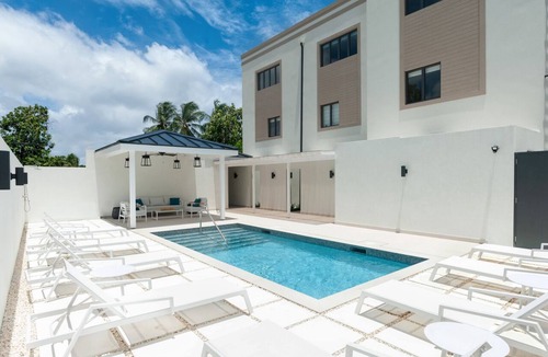 Reeds Bay House | Steps to Beach, Pool, Free Beach Club Access, Ocean/Sunset Views & Spacious!
