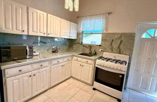 Douglas House | Steps to the Sea - 3bd By ZenBreak