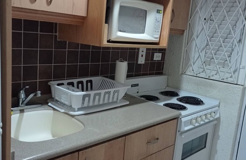 Worthing Apartment | Studio Apartment Overlooking first fairway