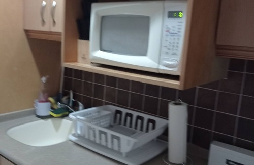 Worthing Apartment | Studio Apartment Overlooking first fairway
