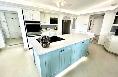 Bridgetown House | Stunning 4 bed luxury villa with infinity pool, jacuzzi & panoramic sea views