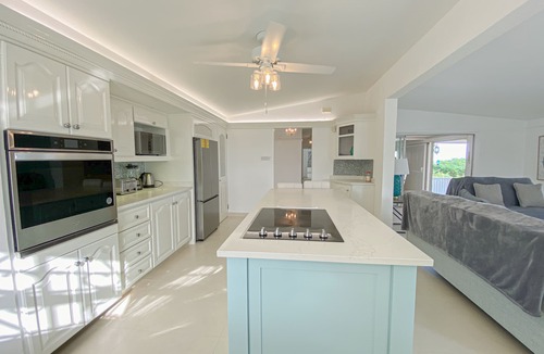 Bridgetown House | Stunning 4 bed luxury villa with infinity pool, jacuzzi & panoramic sea views