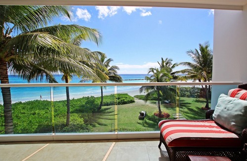 Maxwell Apartment | Stunning Beachfront 2-Bed Condo with Pool - Ocean One 204