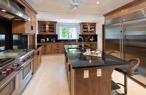 Gibbs Bay Villa | Stunning Beachfront Retreat with Pool - Hemingway House