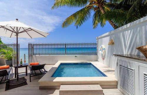 Merlin Bay Villa | Stunning Beachfront Villa with Plunge Pool - Westshore