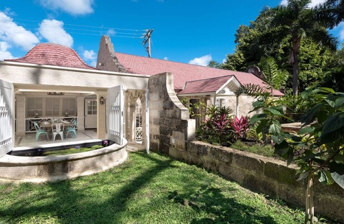 Folkestone Villa | Stunning Retreat with Pool Near Beach - Porters Villa