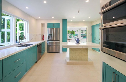 Gibbes House | Stunning Villa 2 Mins to Beach - Coral House