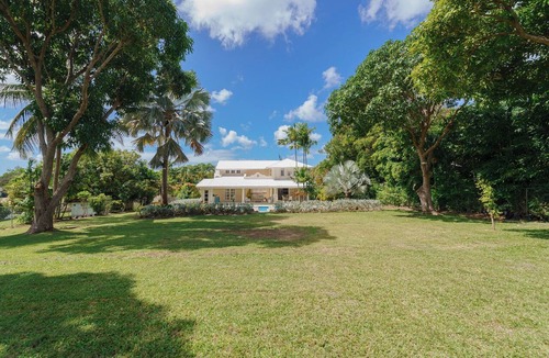 Gibbes House | Stunning Villa 2 Mins to Beach - Coral House
