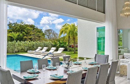 Gibbs Bay Villa | Stunning West Coast Villa minutes from Mullins Beach