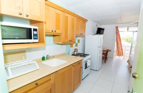 Blue Waters Hotel | Stylish Apartment in Rockley Hills; Scenic Views; Free WiFi; Pool