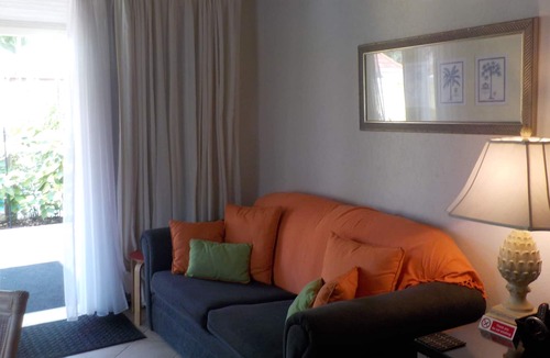 Little Battaleys Villa | Stylish one bed villa within walking distance of the beach