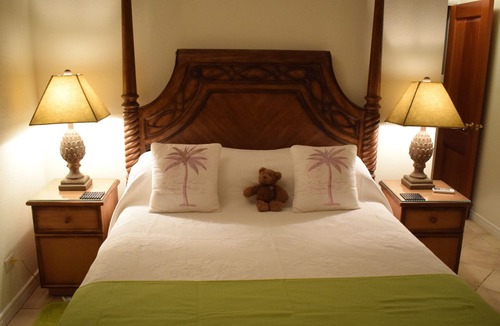 Little Battaleys Villa | Stylish one bed villa within walking distance of the beach