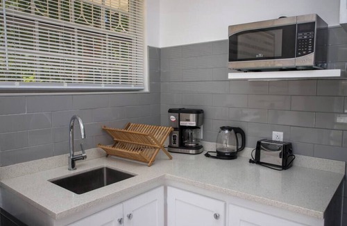 Gibbes Apartment | Summer Getaway: 2Bed Bungalow with Private Pool