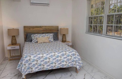Gibbes Apartment | Summer Getaway: 2Bed Bungalow with Private Pool