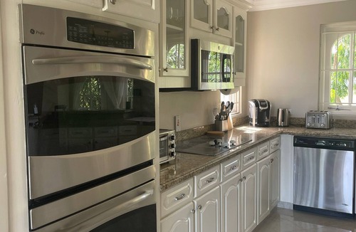 Newton Terrace Villa | Sun-Kissed 4 Bedroom Villa - Pool, Hot Tub, Oistin Fish Fry & Beach