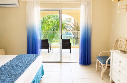 Maxwell Hotel | Sunbay- Breakfast, hotel, WiFi, Beach Access