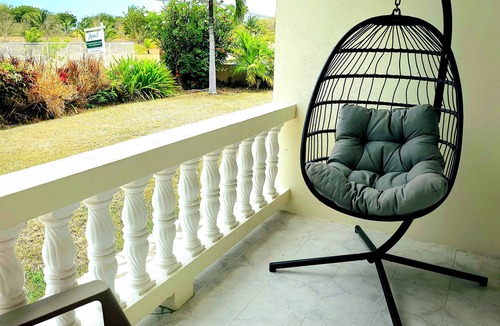 West Coast House | SUNSEEKERS - Spacious, newly renovated family home, close to airport & beach