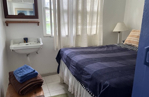 Hill Crest House | Surfs Up - bungalow style Beachhouse opposite Atlantic Ocean