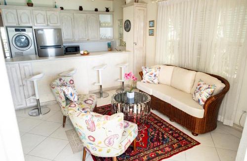 Worthing Apartment | Sweet Life Condo
