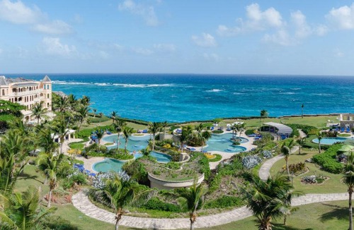 Diamond Valley Hotel | The Crane Resort