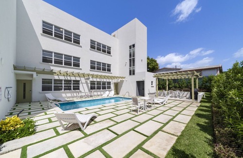 Little Battaleys Condo | The Crescent at Coral Beach 101 - New condo across from beach