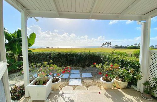 Apple Hall House | The Gem is located a few minutes walk to the gorgeous Bottom Bay Beach