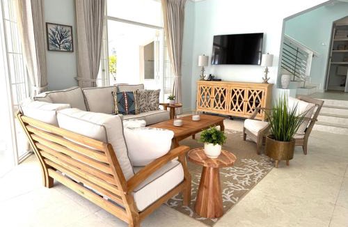 Silver Sands Villa | This is a beachfront 3 bedroom, 3 bathroom villa, family-friendly activities