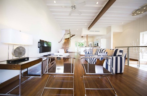 Halcyon Heights Condo | This Loft/Townhouse is spacious, flooded with natural light, steps away from Lime grove mall
