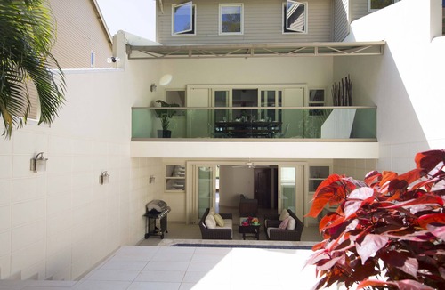 Halcyon Heights Condo | This Loft/Townhouse is spacious, flooded with natural light, steps away from Lime grove mall