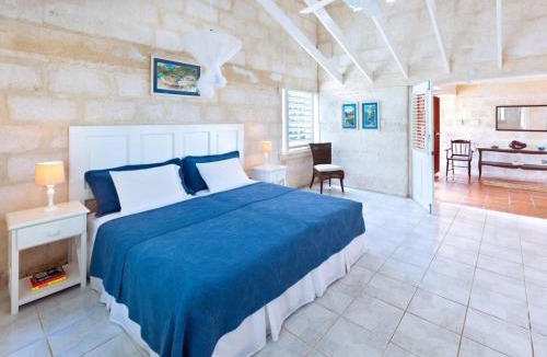 Gibbs Bay Villa | Todmorden by Blue Sky Luxury