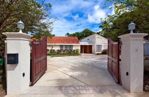 Gibbs Bay Villa | Todmorden by Blue Sky Luxury