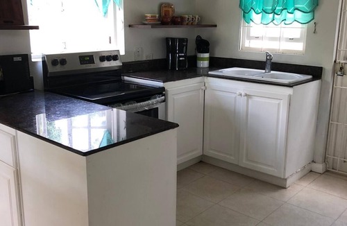 Lead Vale House | Townhouse with Communal Pool and Tennis Court in Blissful Setting.