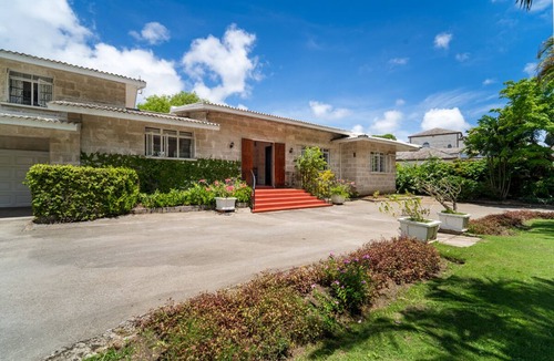 Gibbs Bay House | Traditional Beachfront Style - Clearwater