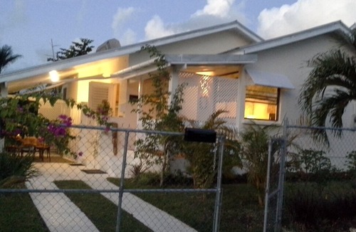 Weston House | Tropical Beachside Cottage, 2 Bedroom/AC in tropical garden