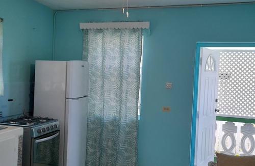 Maynards Apartment | Tropical Blossom Apt. with washer, T.V, a/c,wi-fi