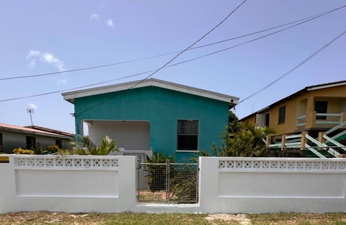 Douglas House | Tropical Escape- 2 Bedrooms