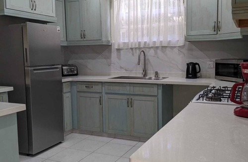 Douglas Villa | Tropical garden villa 3 bedroom all en-suite, 7 minutes walk to fabulous beach