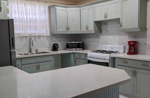 Douglas Villa | Tropical garden villa 3 bedroom all en-suite, 7 minutes walk to fabulous beach