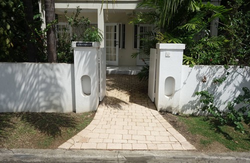 Douglas Villa | Tropical garden villa 3 bedroom all en-suite, 7 minutes walk to fabulous beach
