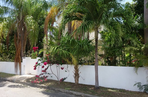 Douglas Villa | Tropical garden villa 3 bedroom all en-suite, 7 minutes walk to fabulous beach
