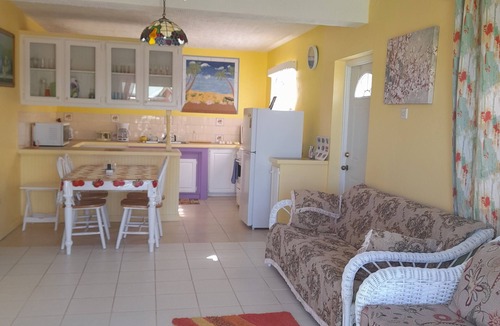 Retreat Apartment | Tropical Pearl - Lovely two bedroom apartment