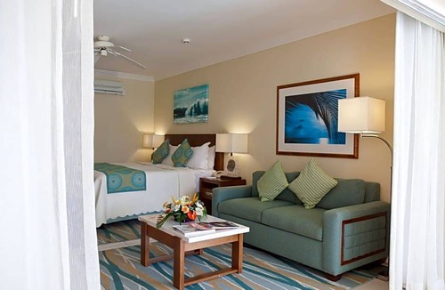 Maxwell Hotel | Turtle Beach by Elegant Hotels All Suite - All Inclusive