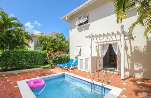 Porters Villa | Turtle View 2 by Bluescape