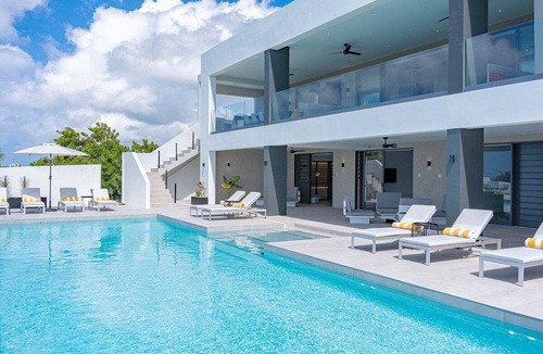 Weston Villa | Villa Elan - A Contemporary Style Villa